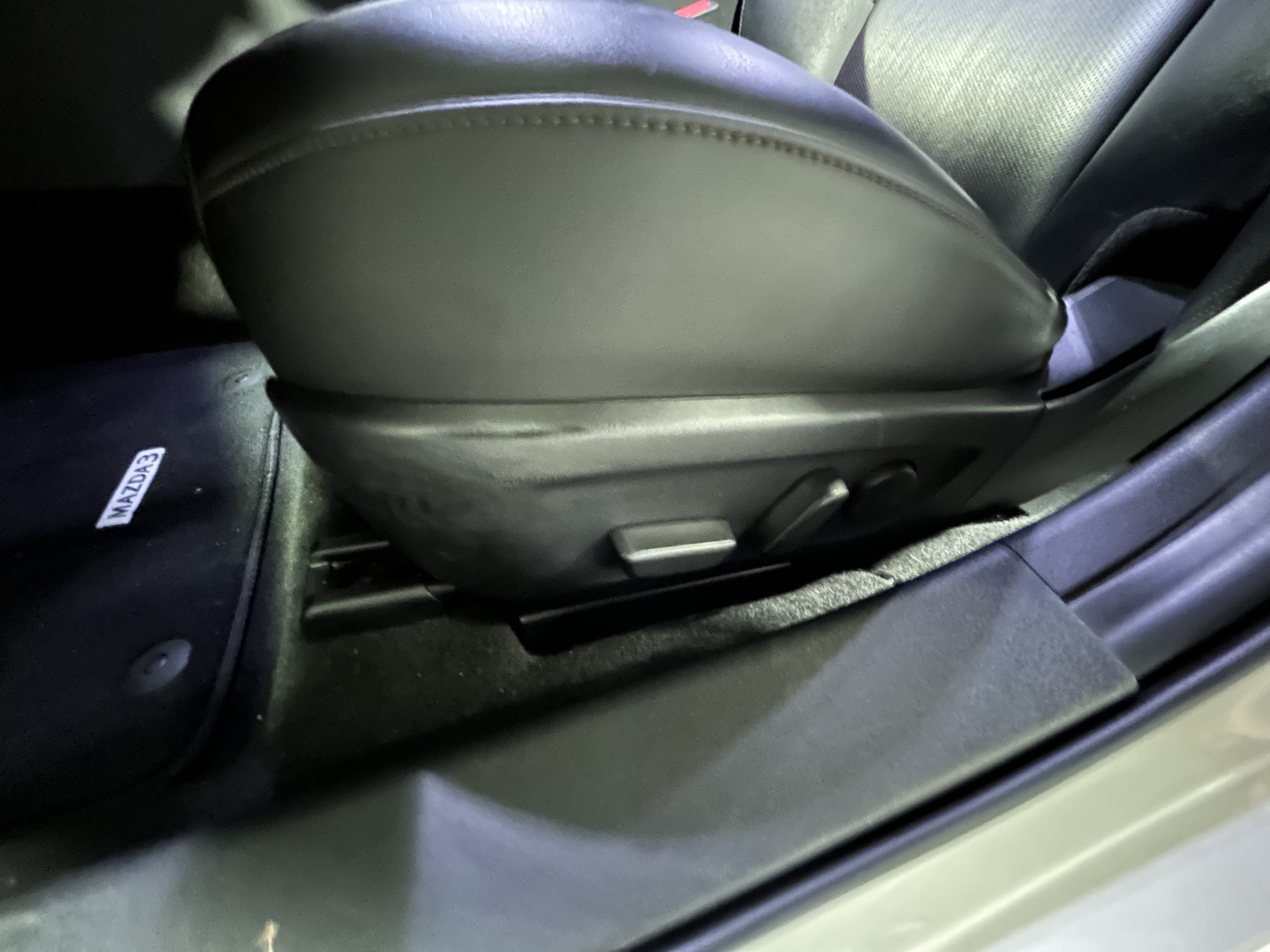 Mazda 3 2.0 Skyactiv-X 180 CV · Acabado LUXURY